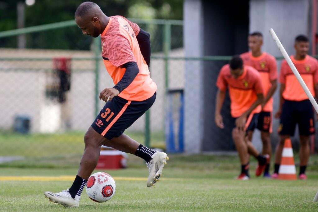 Ronaldo de volta aos treinos do Sport