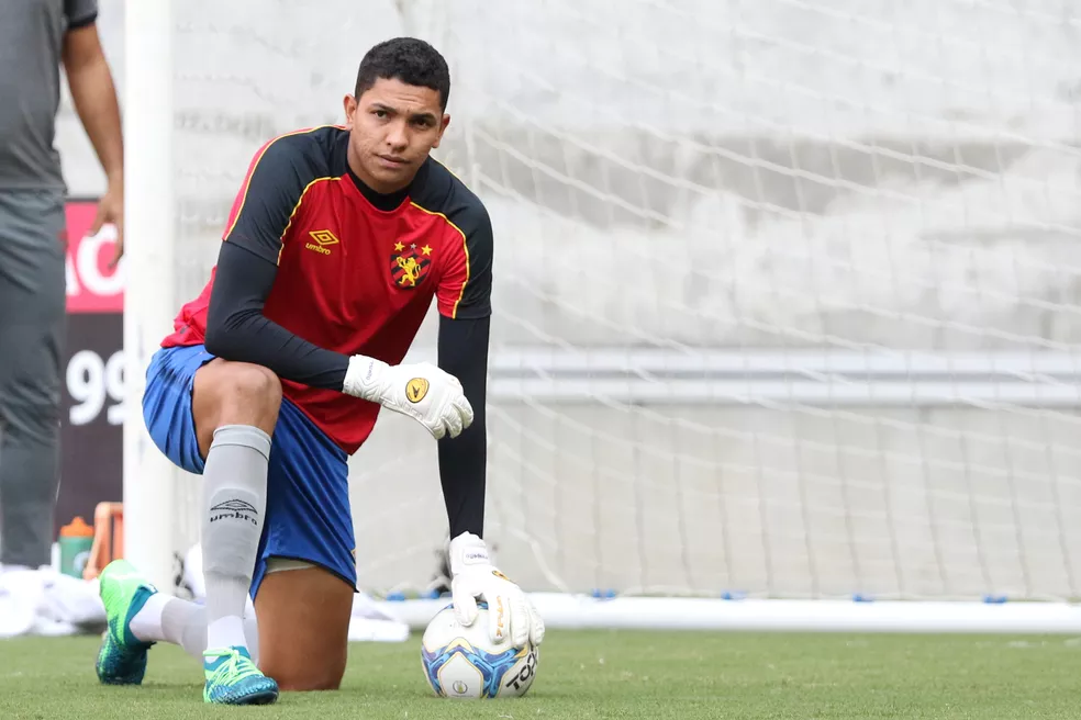 Sport quer renovar com Maílson