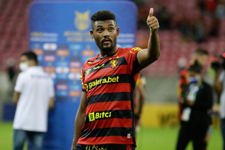 Zagueiro do Sport detona arbitragem