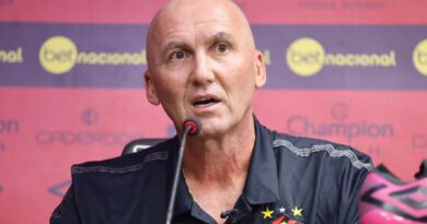 Sport passa vergonha em casa