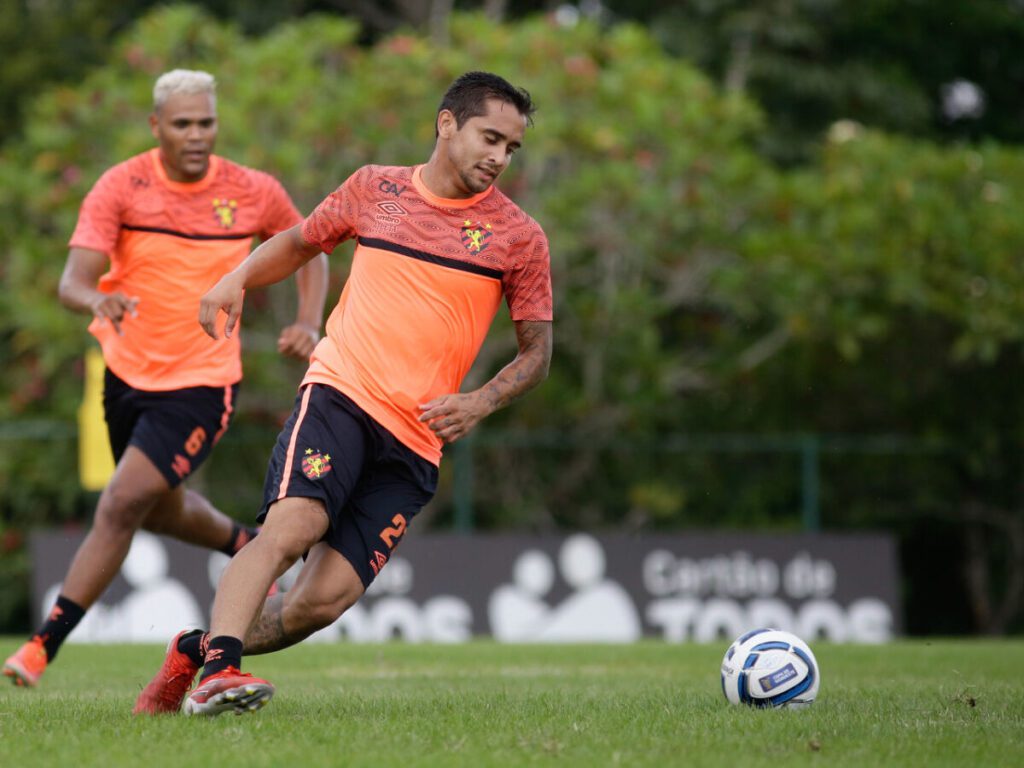 Everton Felipe retornando ao time do Sport