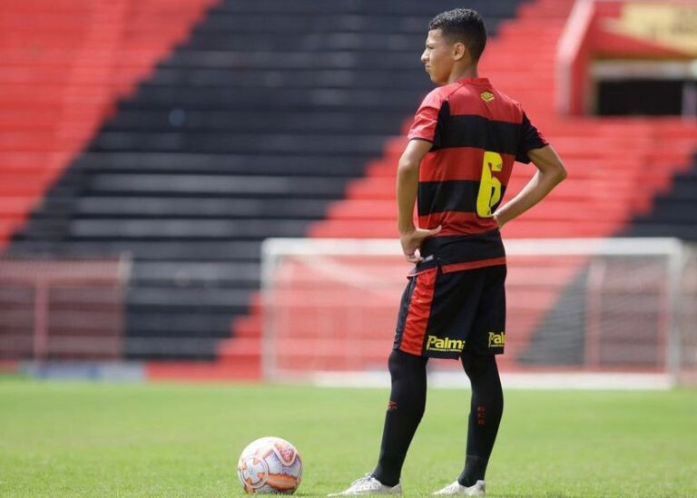 João Cordeiro, lateral-esquerdo do Sport, está na mira do Braga