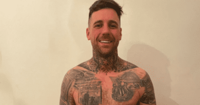 Torcedor do Newcastle tatua ex-jogador do Sport na barriga