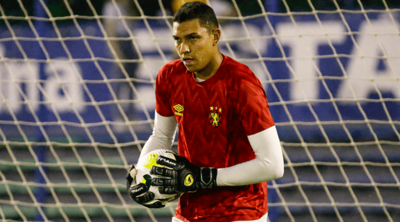 Futuro de Maílson segue indefinido no Sport