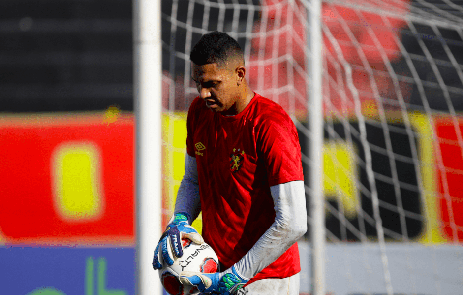 Futuro de Maílson segue indefinido no Sport