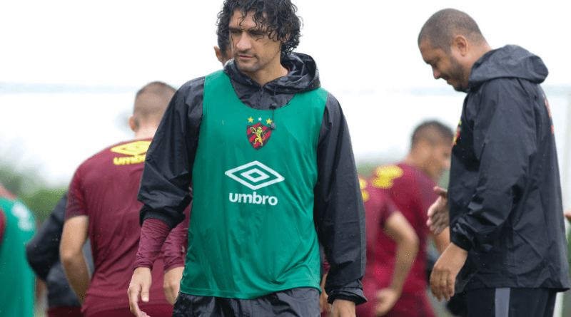 Blas Cárceres segue com seu futuro indefinido no Sport