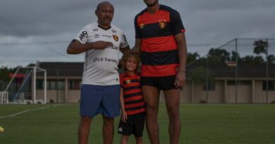 Joelinton treina no CT do Sport