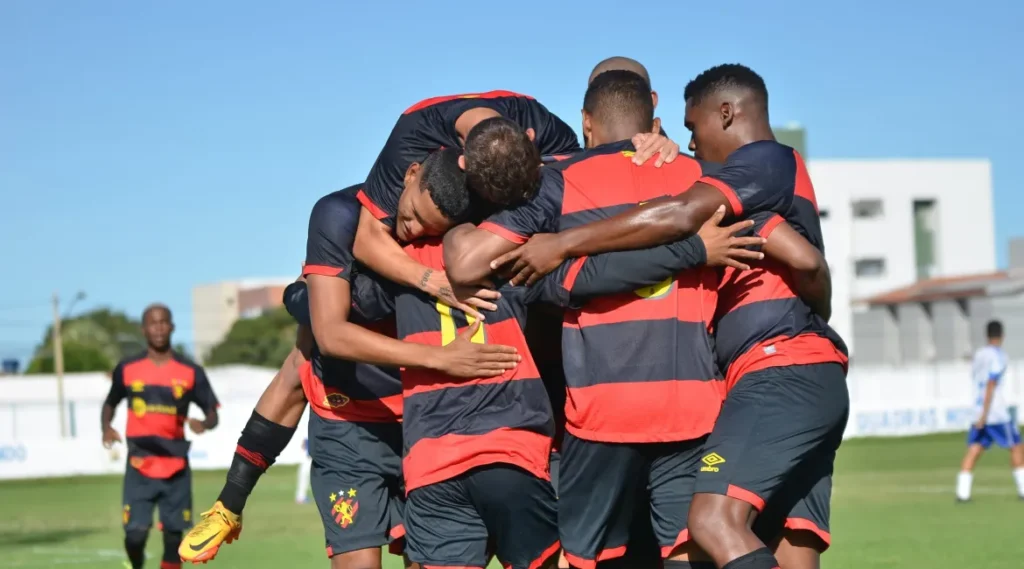 Paulinho volta ao time profissional do Sport