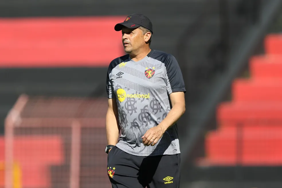 Claudinei Oliveira em treino do Sport na Ilha