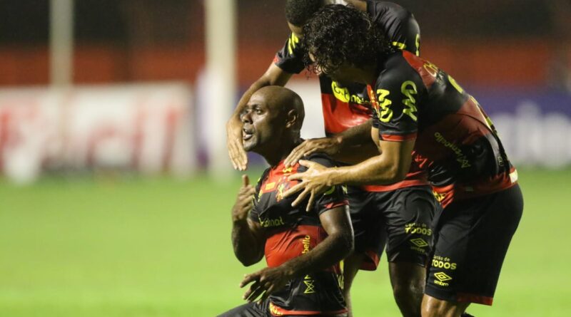 Vagner Love estreia com gol no Sport