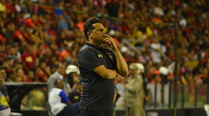 Claudinei Oliveira lamenta empate do Sport