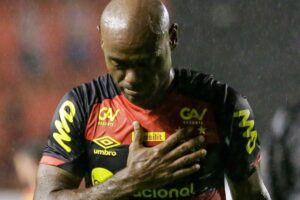 Love fala sobre momento do Sport