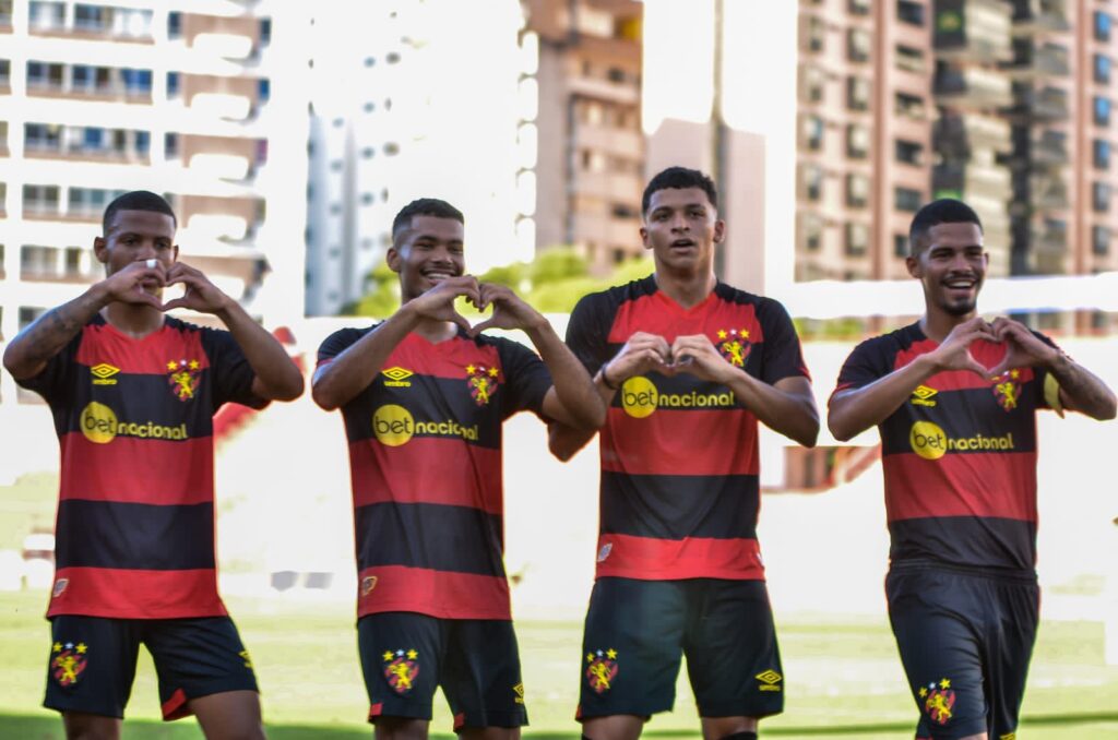 Sport vence o Náutico