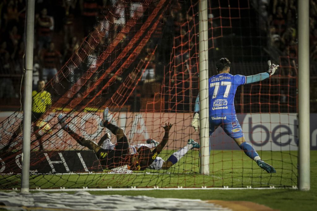 Sport na bronca com o VAR