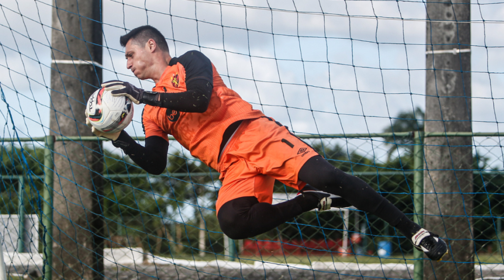 Sport! Goleiro Dênis