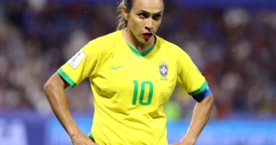 Sport de olho! Marta, nossa grande jogadora de futebol feminino, ganha uma estátua ao lado de Pelé no Museu do Futebol, na sede da CBF, na Barra Reprodução