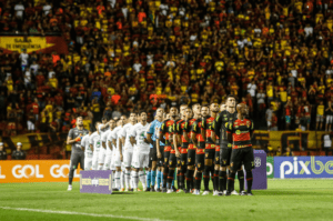 O goleiro Dênis, do Sport, operou o joelho na última terça-feira (13).