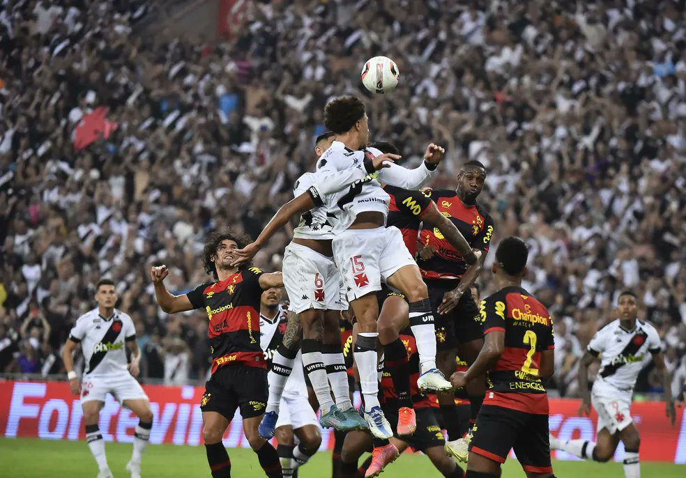 Sport encara o Vasco na Ilha do Retiro