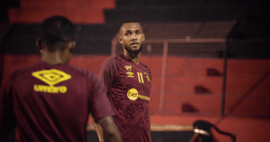 Gustavo Coutinho celebra ótima temporada no Sport