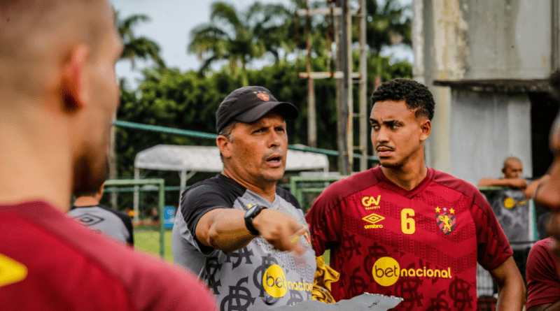 Claudinei Oliveira quer ficar no Sport