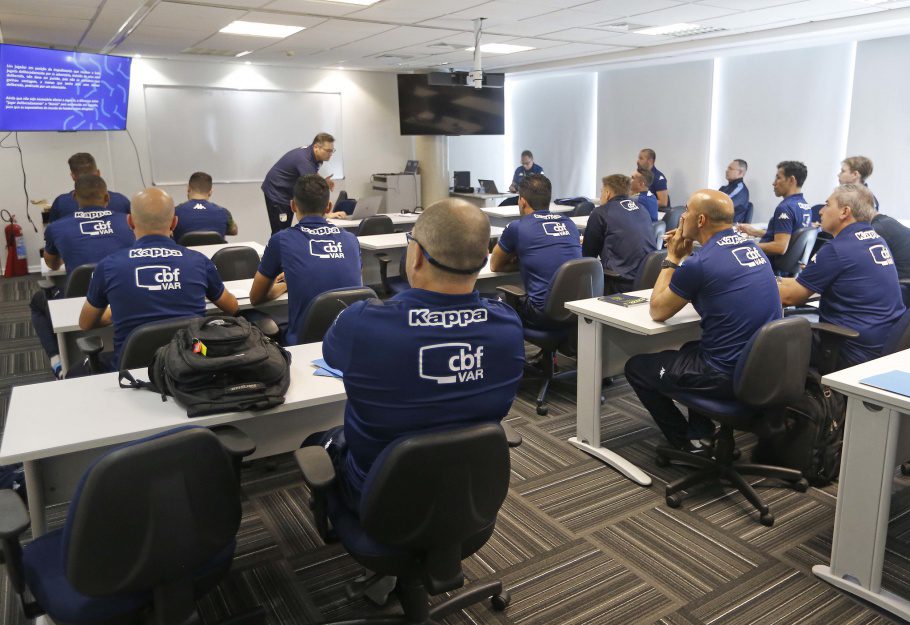 Sport de olho! Comissão de Arbitragem realiza preparação do VAR para a próxima temporada
