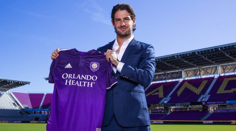 Sport de olho em Alexandre Pato