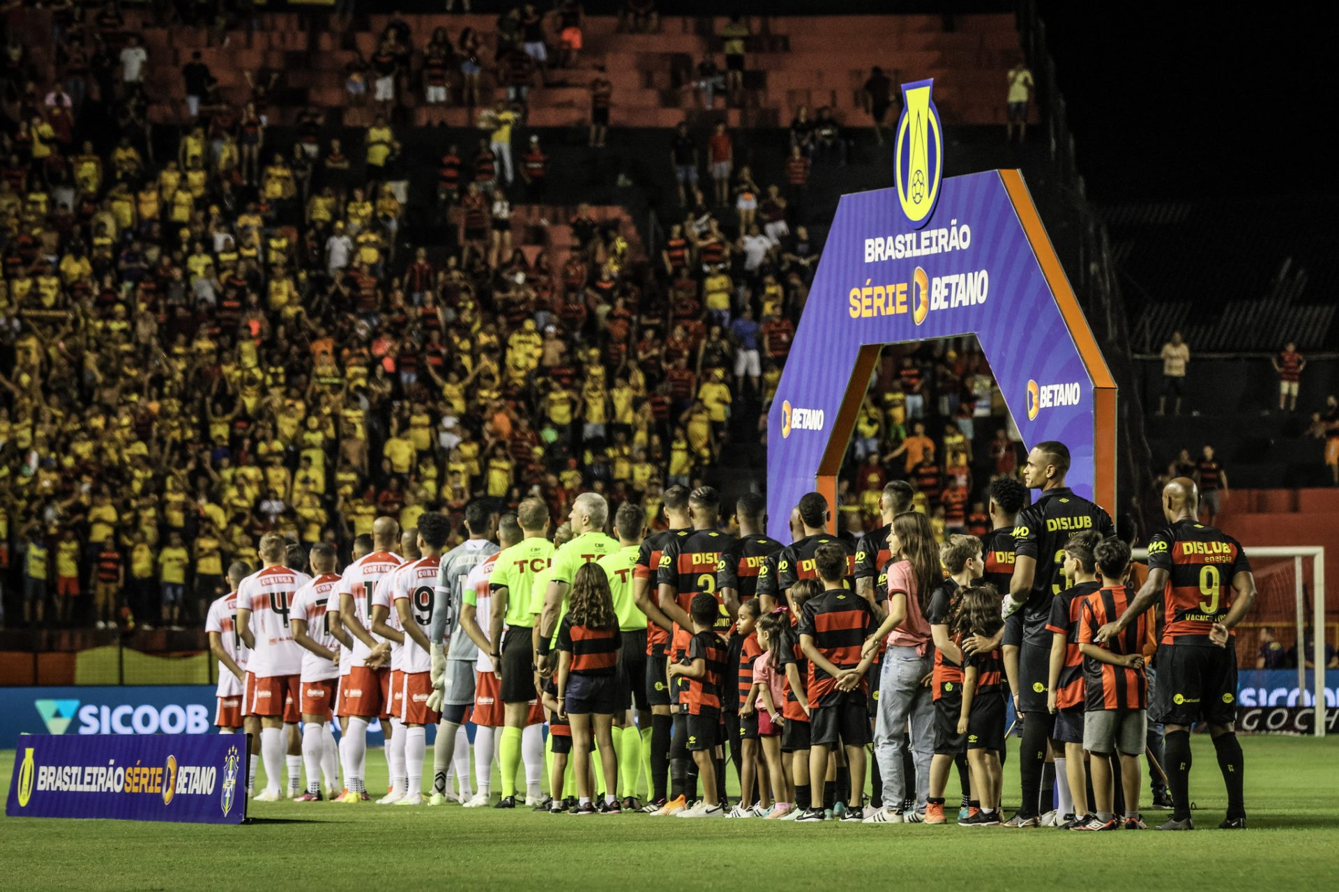 Sport vence o Vila Nova em jogo atrasado e entra no G4 da Série B