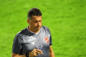 Sport de olho em Claudinei Oliveira