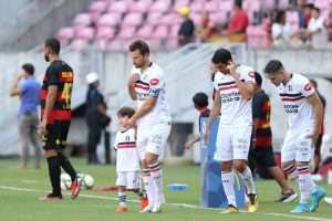 Sport de olho no Santa Cruz