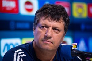 Sport de olho em Adilson Batista