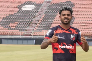 Vinícius Faria na mira do Sport