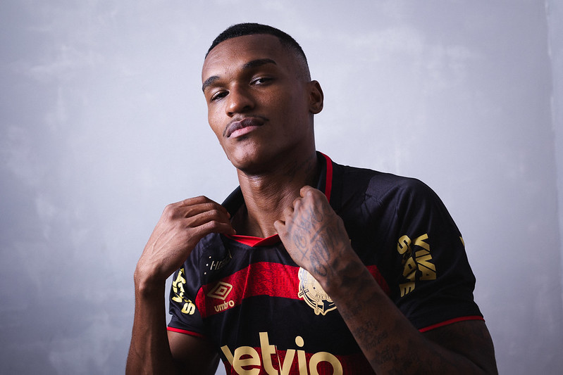 Novo reforço vestindo o manto do Leão - Foto: Paulo Paiva/ SCR