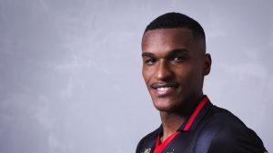 Mais um que BIDOU! Lateral ja está pronto para estrear pelo Sport; veja - Foto: Paulo Paiva/SCR