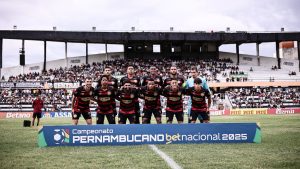 Rival perdeu fora de casa! Veja como ficou a situação do Sport no PERNANBUCANO depois dos jogos desse domingo - (Foto: Paulo Paiva/Sport)