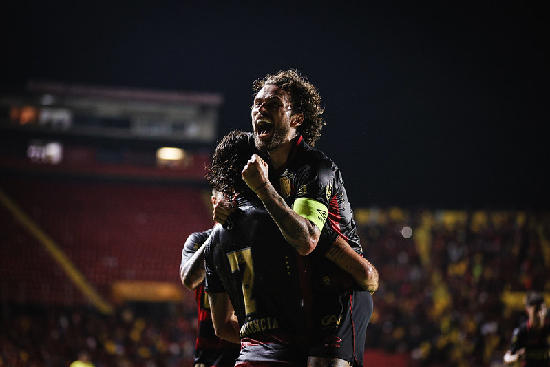 Lucas Lima comemora com Gonzalo - Foto: Paulo Paiva/SCR