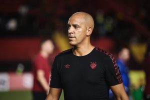 "Objetivo continua a ser o mesmo": Pepa pede foco no tricampeonato; veja o que o técnico do Sport disse - Foto: Divulgação / Sport
