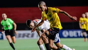 Sport empata com Decisão em jogo polêmico no Pernambucano - (Foto: Paulo Paiva/Sport