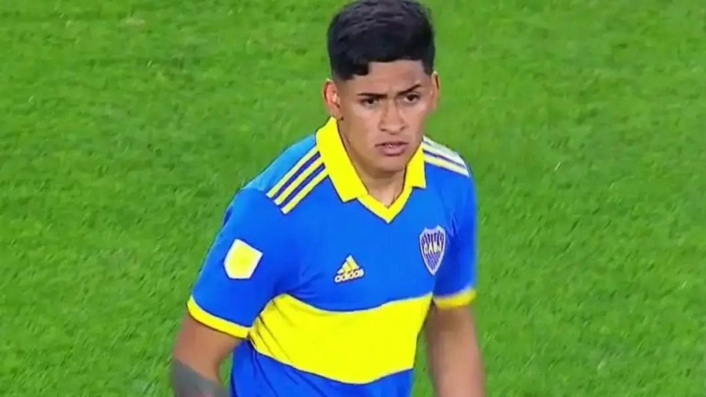 PROPOSTA NA MESA: Segundo jornalista argentino, Sport fez proposta por meia do Boca - Foto: Reprodução/Twitter