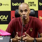 César Lucena minimiza pressão da torcida e destaca comprometimento no comando do Sport - Foto: Paulo Paiva/SCR