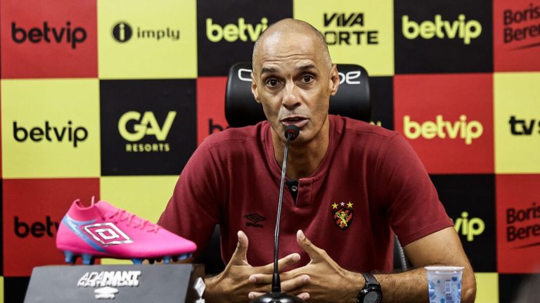 César Lucena minimiza pressão da torcida e destaca comprometimento no comando do Sport - Foto: Paulo Paiva/SCR