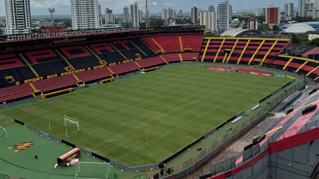 Veja como está o gramado da Ilha para o jogo de logo mais contra o Jaguar!!! - Foto: Redes Sociais