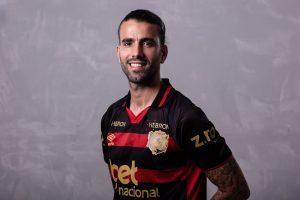 Reforço liberado? Nome do meia já aparece no BID, e pode estrear no Sport - Foto: Paulo Paiva/Sport