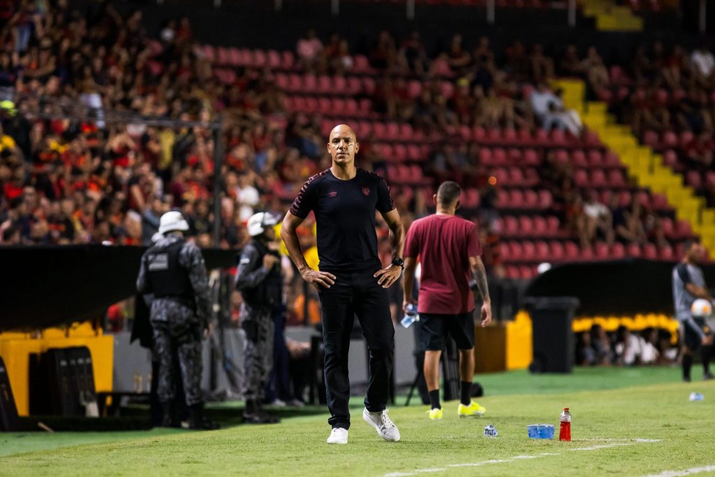 "Temperatura elevada": Pepa projeta duelo difícil contra o Operário pela Copa do Brasil (Foto: Paulo Paiva/Sport)
