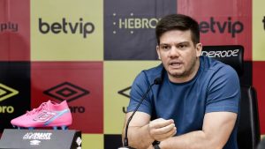 Sport busca novo atacante após saída de Gustavo Coutinho: "Estamos trabalhando" (Foto: Paulo Paiva/Sport)