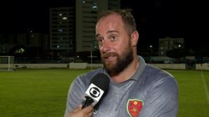 Treinador deixa o comando do Petrolina antes de encarar o Sport; veja o que aconteceu (Foto: Reprodução / TV Grande Rio)