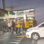 Torcida organizada do Sport em protesto no Aeroporto do Recife