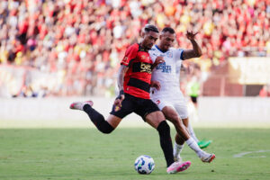 Sport e Bahia empatam sem gols em jogo intenso na Ilha do Retiro