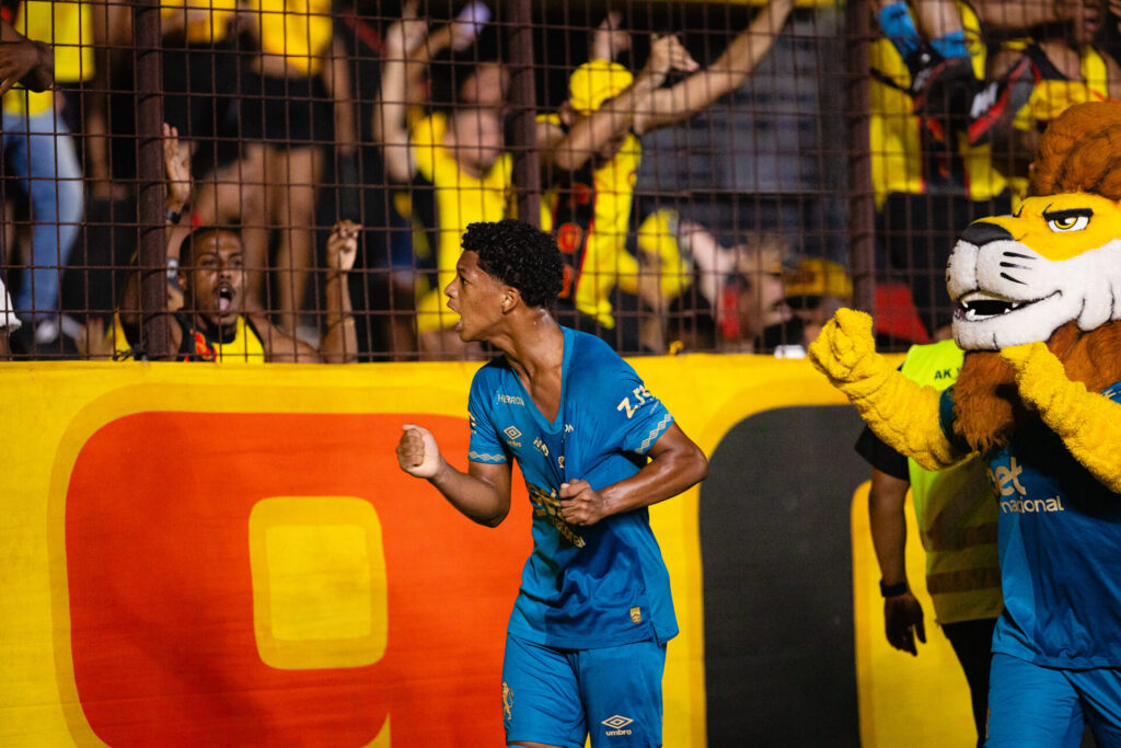 Zé Lucas, Sport