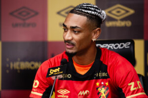 Derik Lacerda, Sport