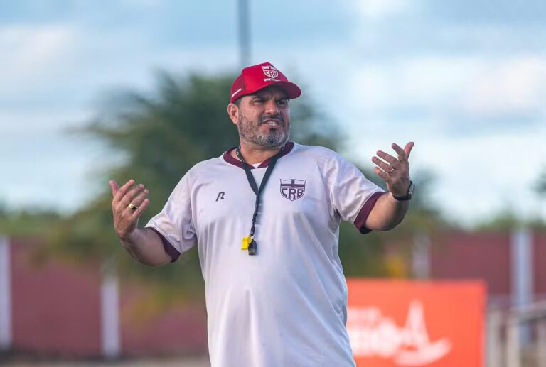 Sport em busca de treinador